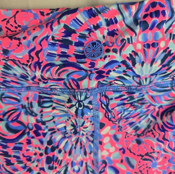 Lilly Pulitzer Luxletic Weekender Blue And Pink Midi Leggings Sz XL - Picture 4 of 8